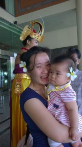 mummy, me, flower and nice aunties:) 